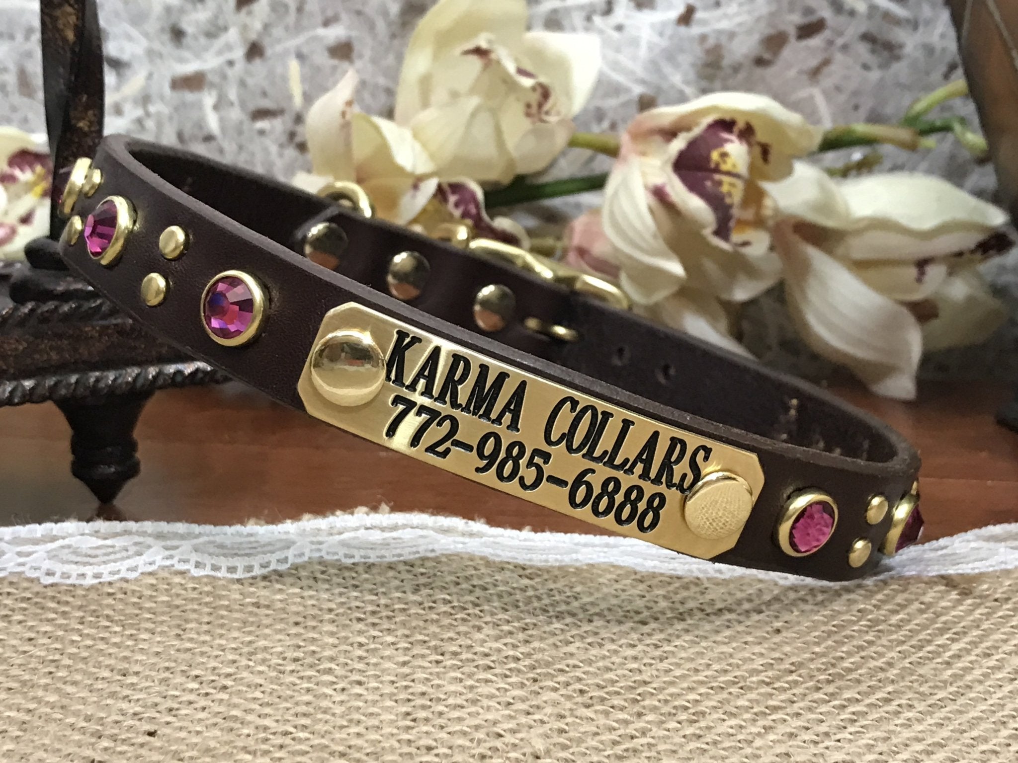 Leather dog collar with clearance gold nameplate